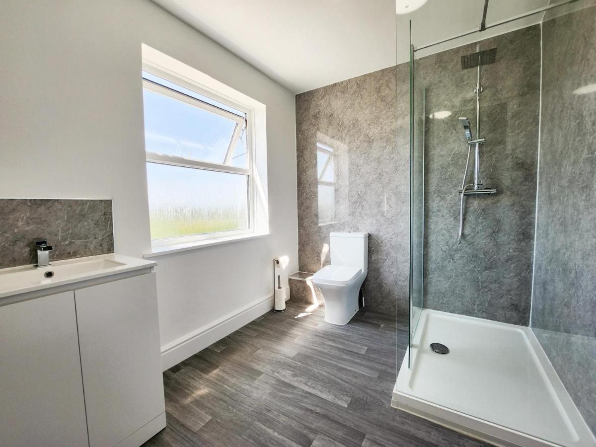 Sea View - 1 Bed Suite - Ocean Breeze - Port Eynon Exterior photo